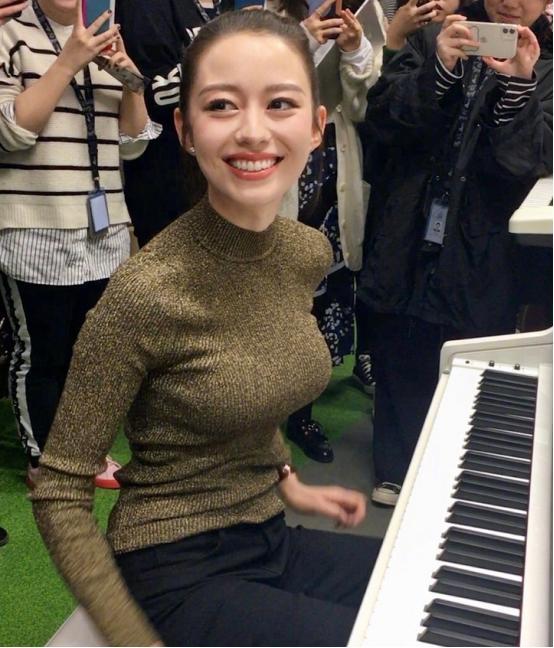 吉娜身材有多好完整版,吉娜小蛮腰穿搭图片