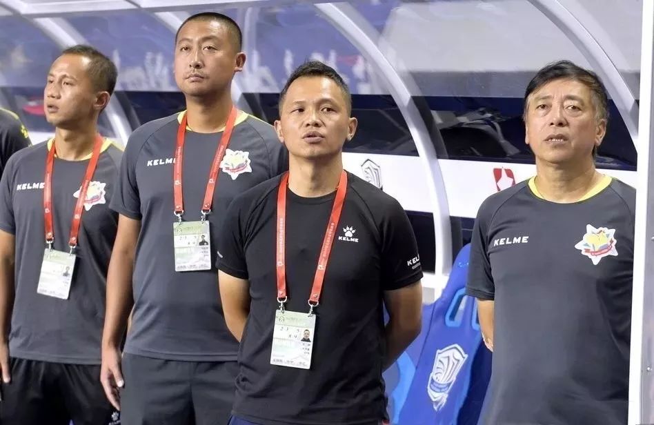 乔尼拿球,乔尼铁球