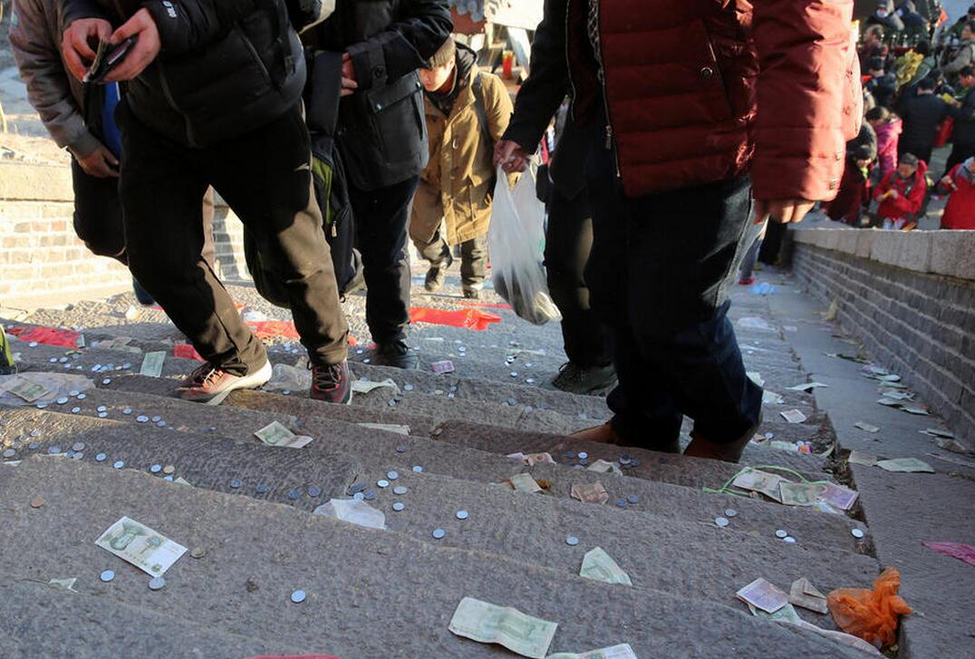 在路上捡到的钱千万别捡,在农村捡到朋友钱给花了