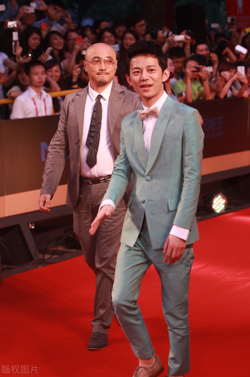 何炅是咋样的一个人,何炅是什么人