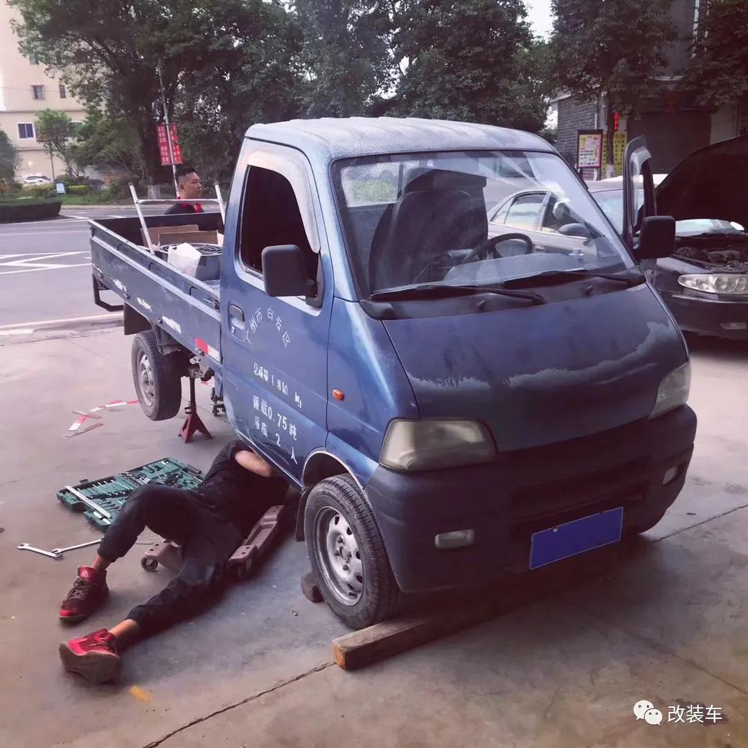 这动手能力也太强了！车友纯手工打造纯粹JDM小货车