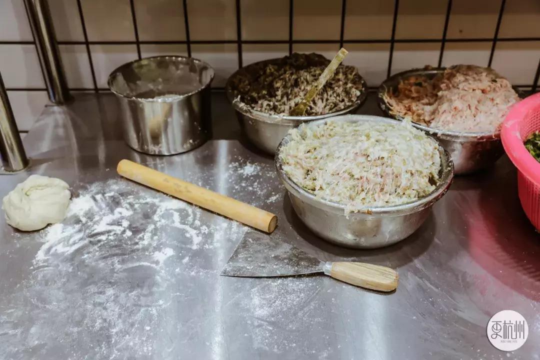 一口勾魂!这家网红烤饼店凭借独特的口感征服了无数的游客