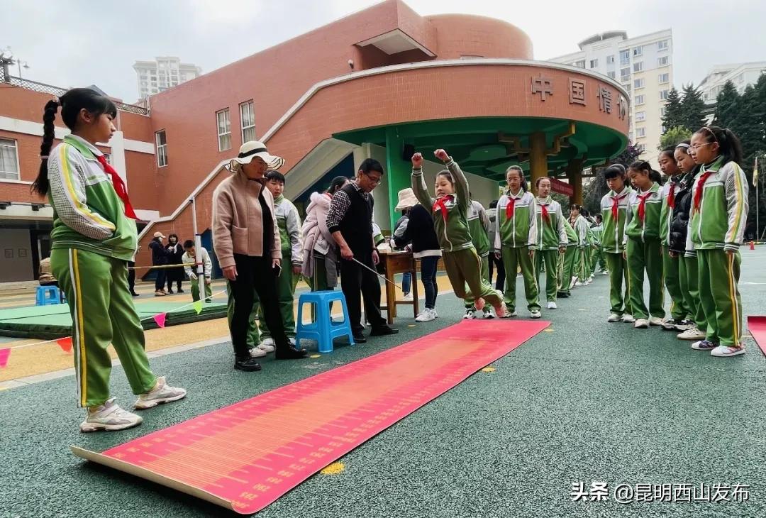 运动健儿在赛场上奋勇拼搏的英姿,奋力拼搏赛出风采