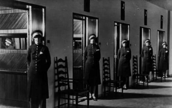 黑人天生自甘堕落？看看被美国白人摧毁的“黑人华尔街”吧