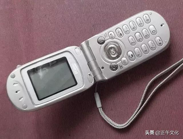 7天穿越70年·90后“果粉”与“果黑”，70年间通讯工具飞速发展