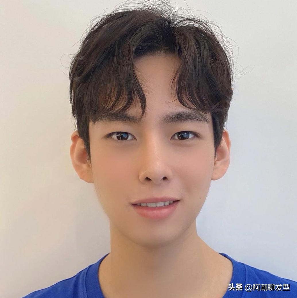 男生发型2020流行发型立着的,男生发型2020流行发型纹理烫教程