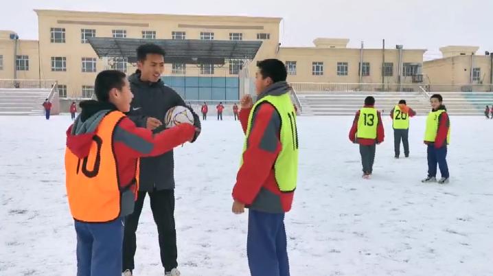 足球嗨起来的视频,雪地足球比赛