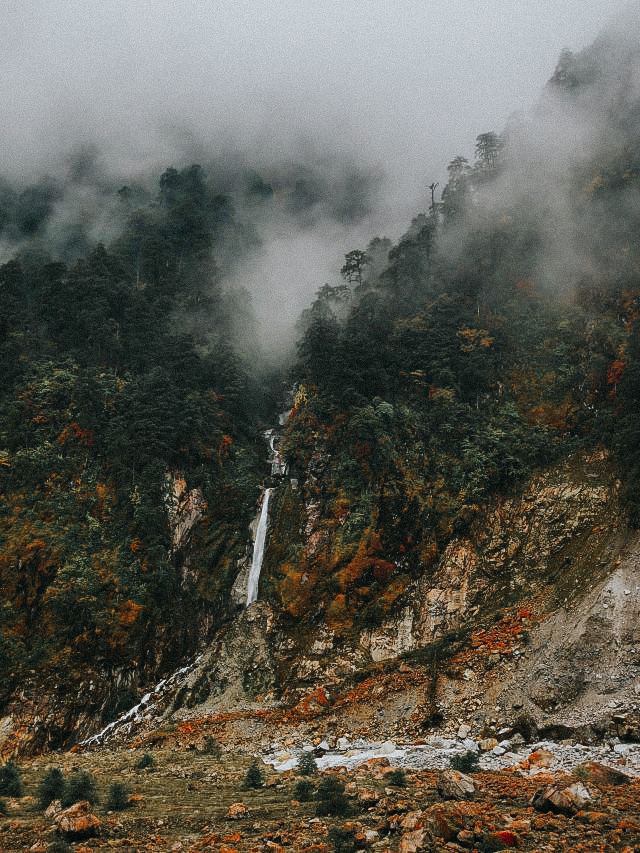 燕子沟红石滩景观,燕子沟景区攻略