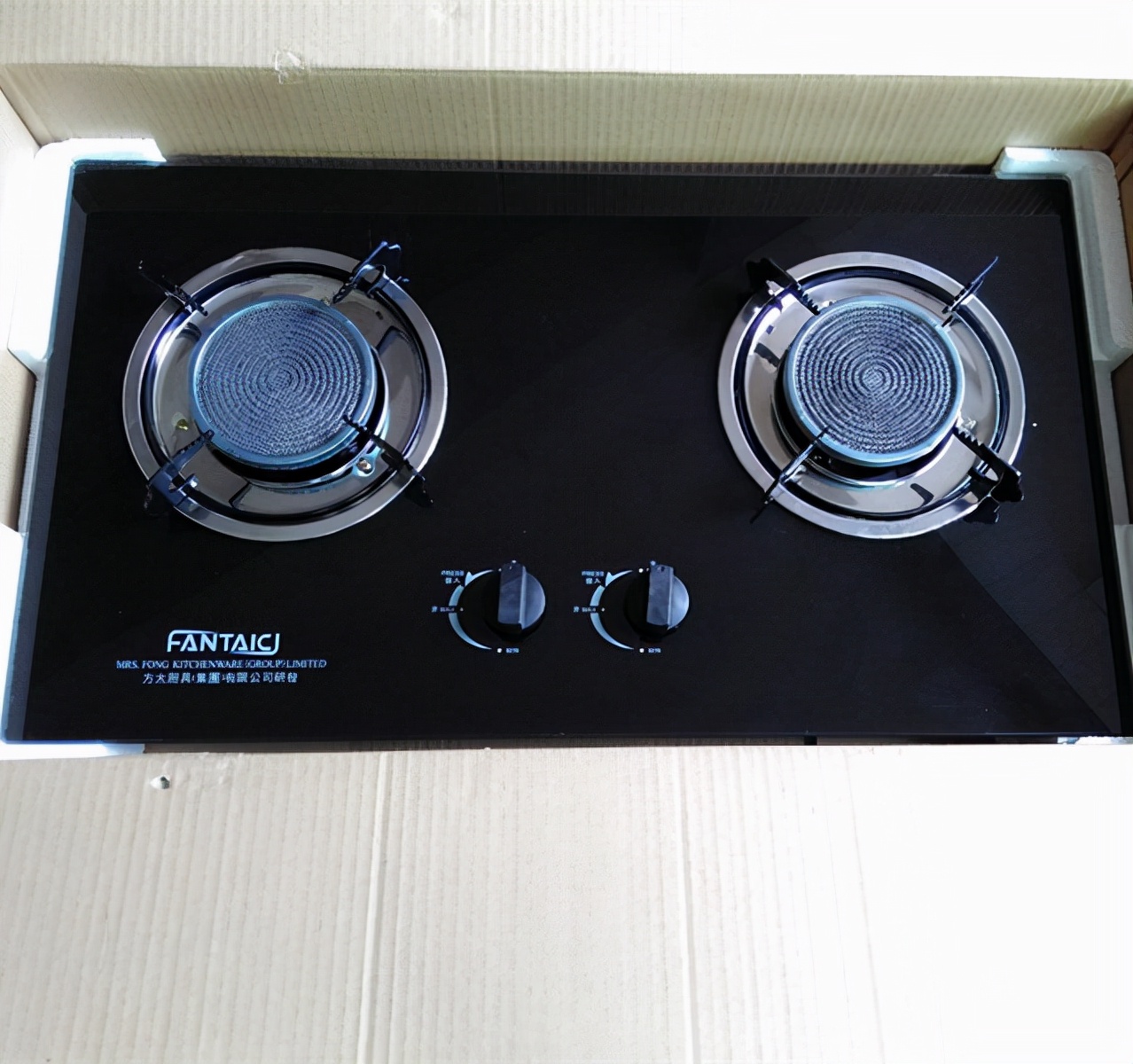 为什么燃气灶的左边不能打开炒菜,为什么说燃气灶左边不能炒菜