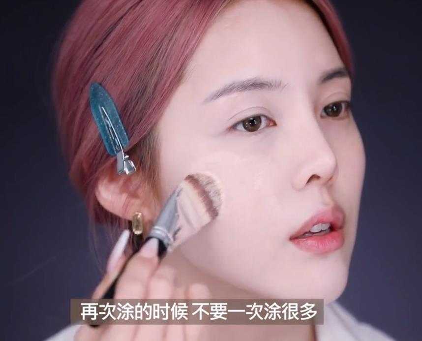 出门尽量化淡妆的方法,女人淡妆的正确化妆方法