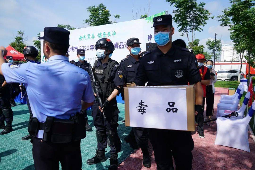 美国马上成为“美洲病夫”！为了“卖毒”，竟公然开设“大烟馆”