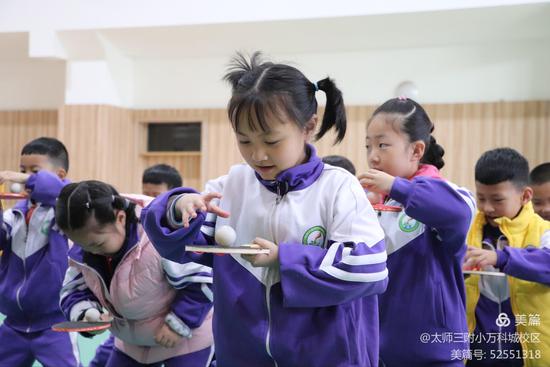 体育课堂生机勃勃,体育课堂趣味活动