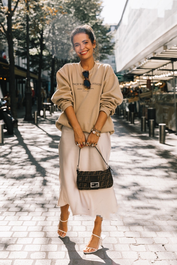 适合搭配牛仔裤的卫衣推荐,连帽卫衣搭配牛仔裤系列