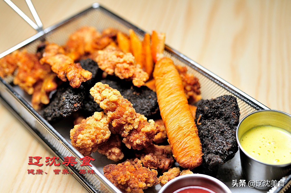 这间小屋出来一家美食公社,榴莲披萨和四川冒菜一起吃