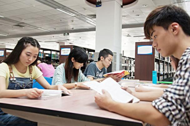 夏天学生宿舍没有空调怎么凉快,大学宿舍夏天怎么避暑