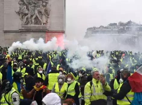 加拿大也有黄马甲*行游**？先来了解法国黄马甲背后的真相！