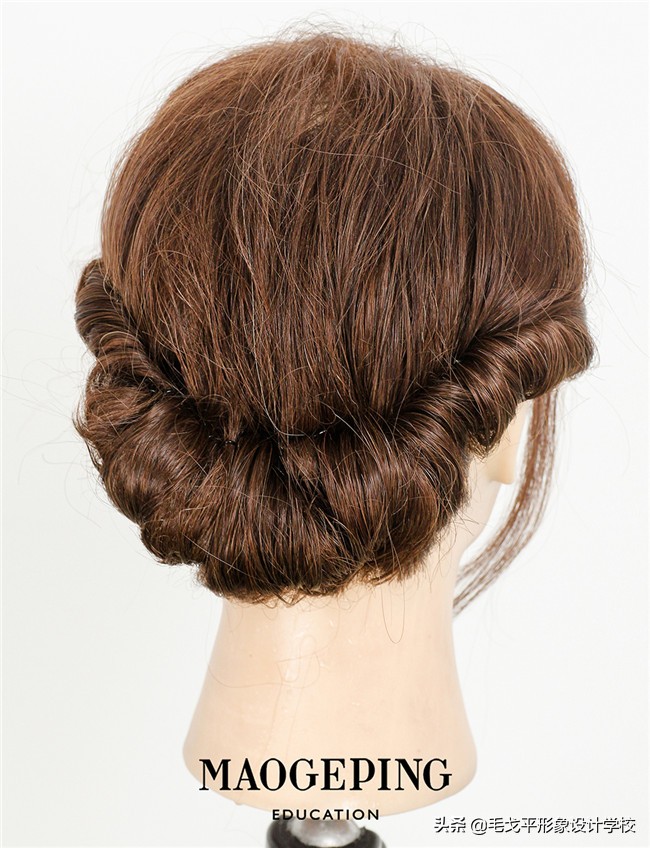一学就会的减龄发型,年轻女孩气质盘发高端大气上档次