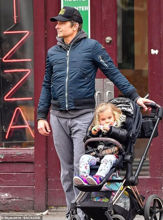 布莱德利库珀颁奖礼,布莱德利库珀颜值巅峰