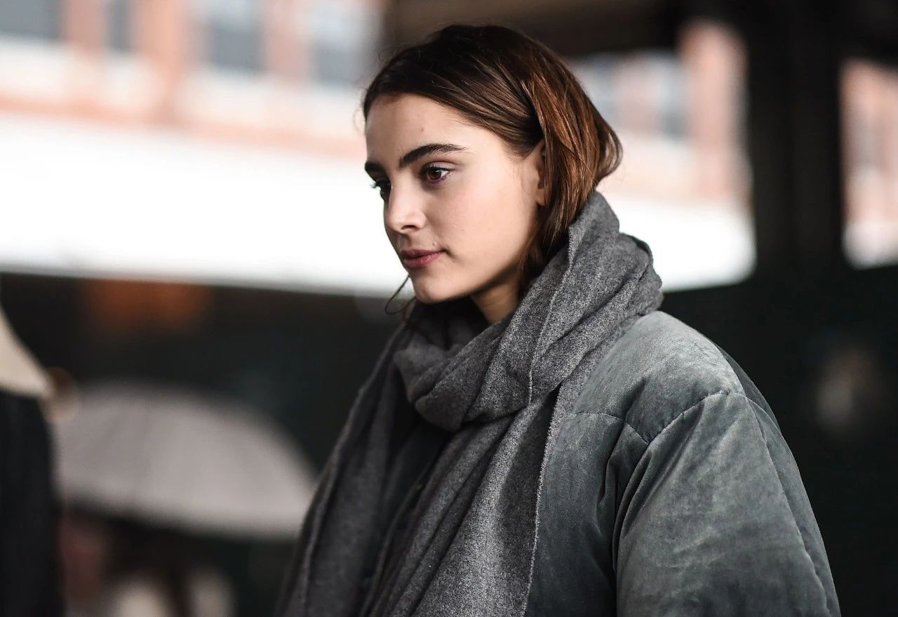 150斤面包服显瘦,面包服加直筒裤