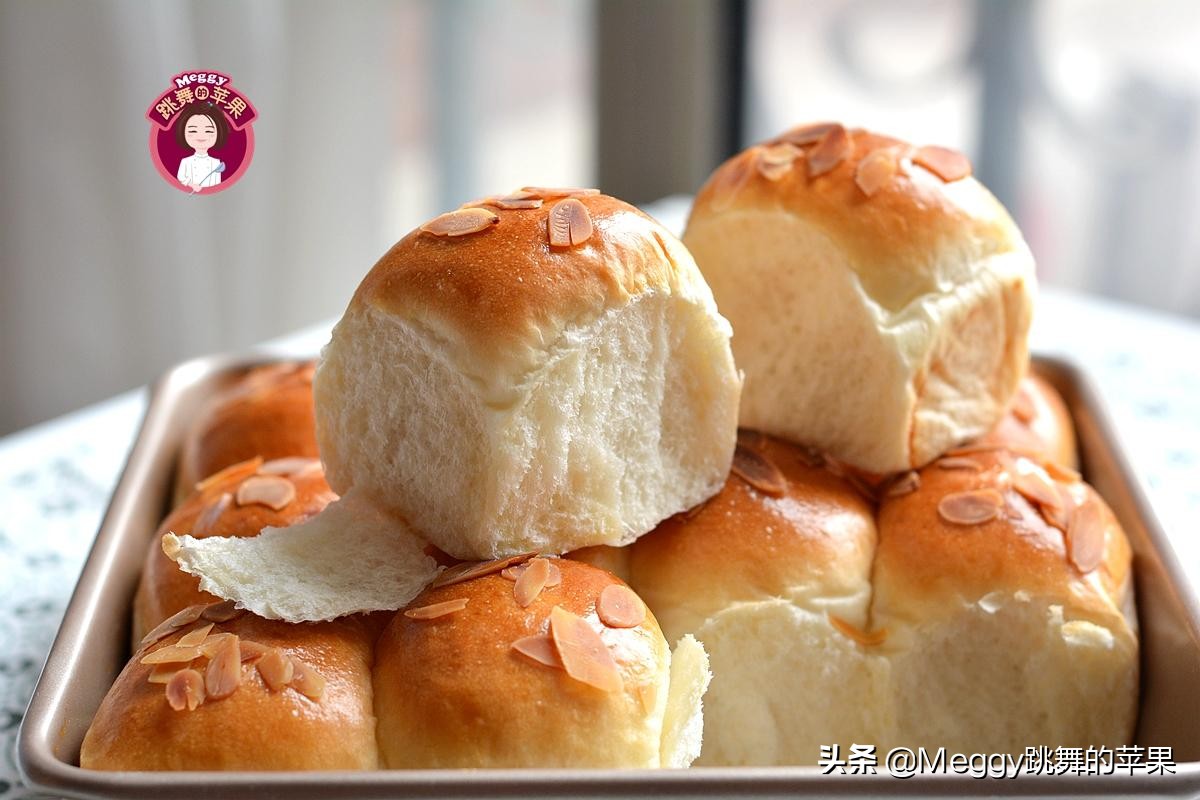 面包早餐整箱搭配草莓酱,柔软草莓酱