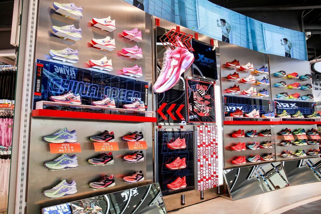 泉州海峡体育中心跑团,特步跑步体育中心