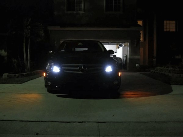 停车熄火后车里灯不亮了怎么回事,为什么熄火停车灯还在亮着