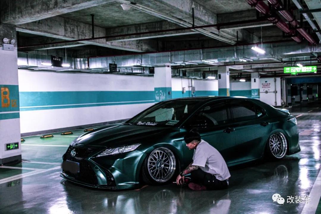 凯美瑞高达涂装,高达改色车膜凯美瑞