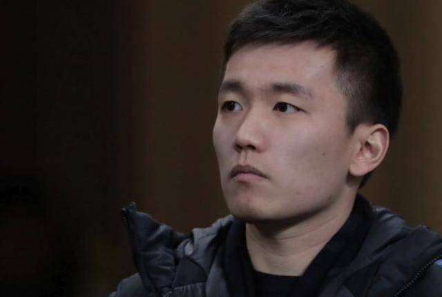 他是苏宁太子爷，与王思聪抢风头，25岁执掌国米，28岁收购家乐福