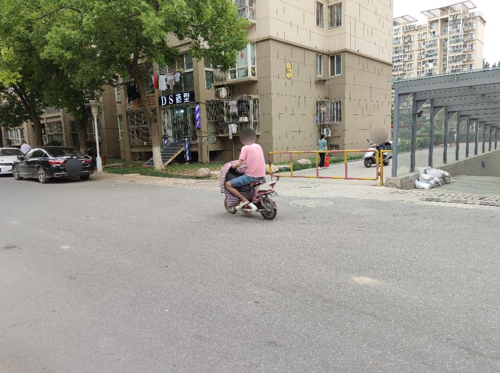 200家中介聚集,南京12家中介