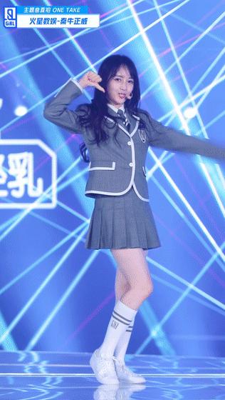 秦牛正威都没有忘动作，SNH宋昕冉直拍居然忘动作，足足停顿20秒