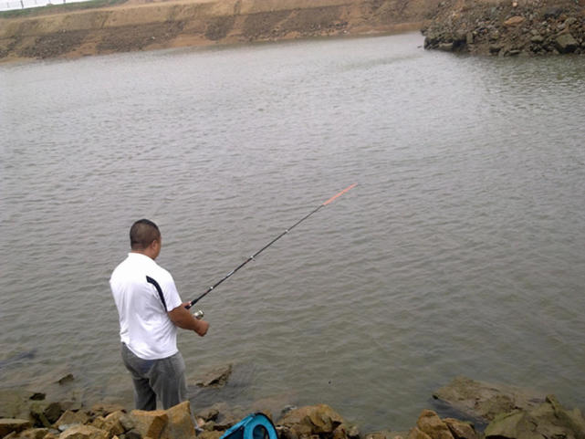 连云港海边垂钓沙光鱼“沙光一年一尺长，三年赶上老龙王”