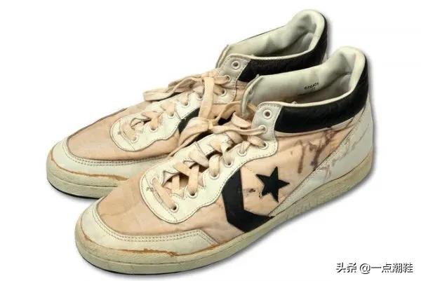 估价15万美金，乔丹亲穿AJ1今日开拍，7个细节你都知道吗？