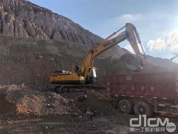 「提车报告」三十而已的他，早就开着临工挖掘机过上了理想人生