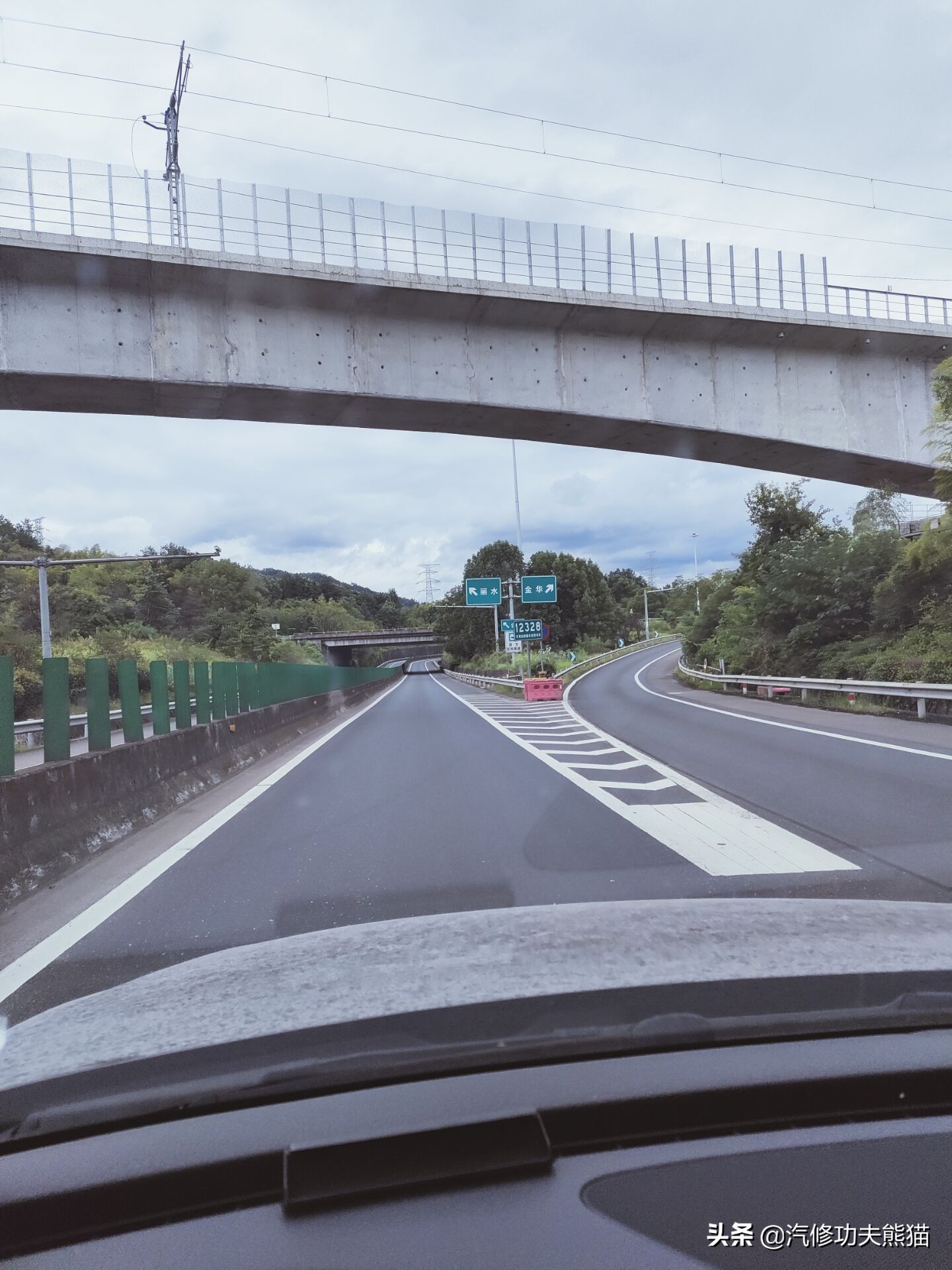 新款大众途锐烧机油吗,百万豪车为什么还烧机油