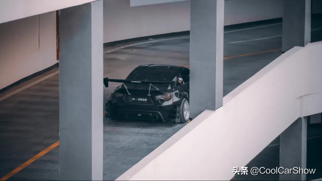 小伙爆改bj80,丰田86手动挡爆改