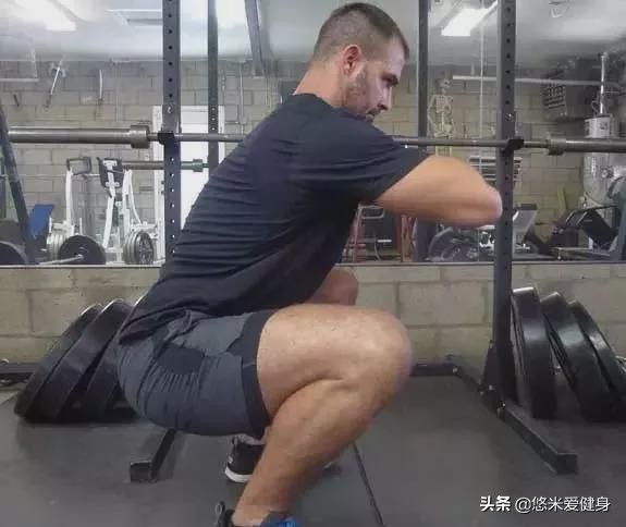 不去健身房怎么练一身好看的肌肉,新手健身房一周健身训练计划