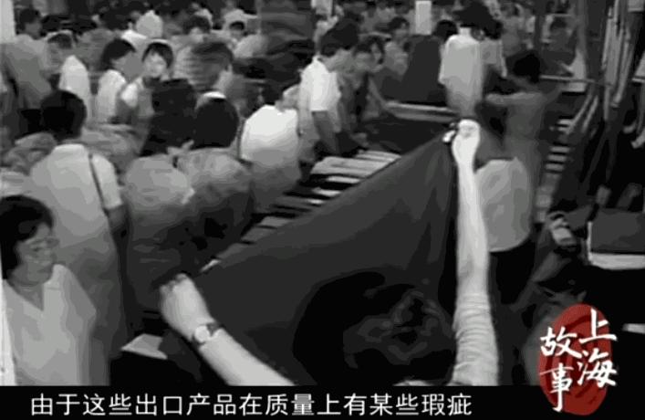 运动员上台领奖穿的是什么衣服,奥运会运动员领奖服