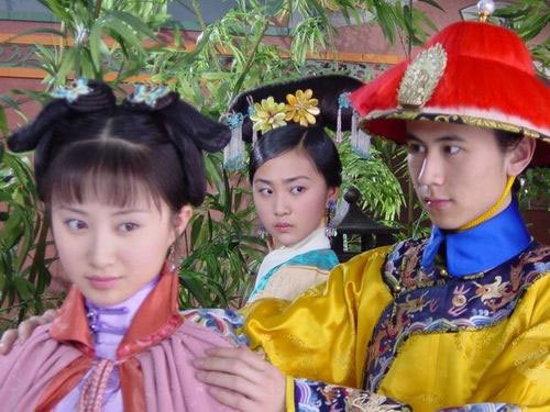 她13岁为后，但皇帝从不宠幸她，20岁当太后，独守空房57年