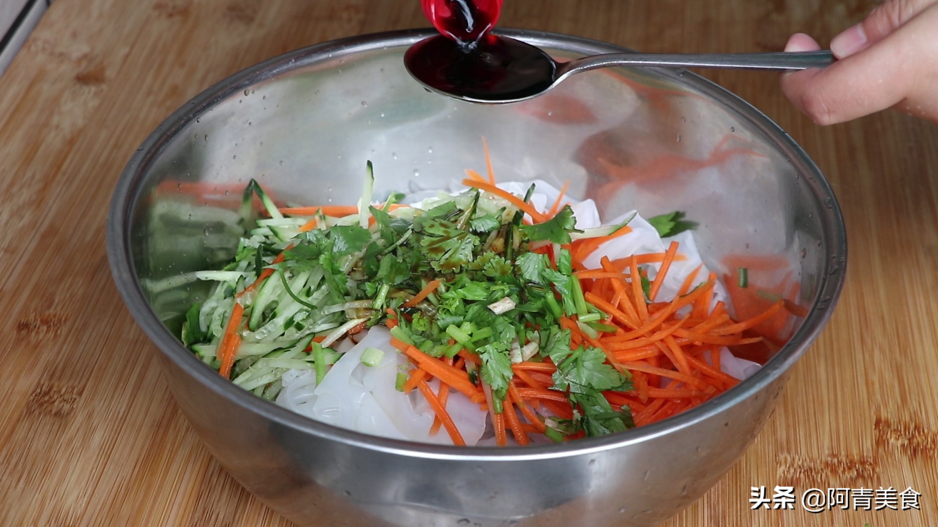 凉皮最简单快速做法不揉面不洗面,凉皮新做法不用洗面不用揉面