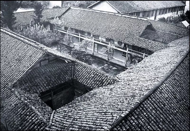 抗战期间，这所大学在外*亡流**十多年，还给四川留下了两所本科高校