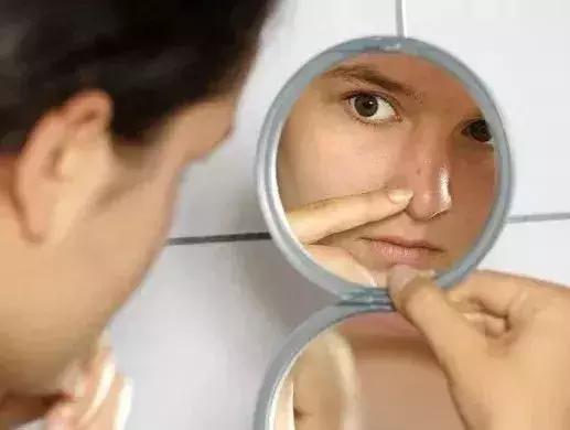 为什么一到换季就爱长痘,为什么一到换季皮肤就长痒痘