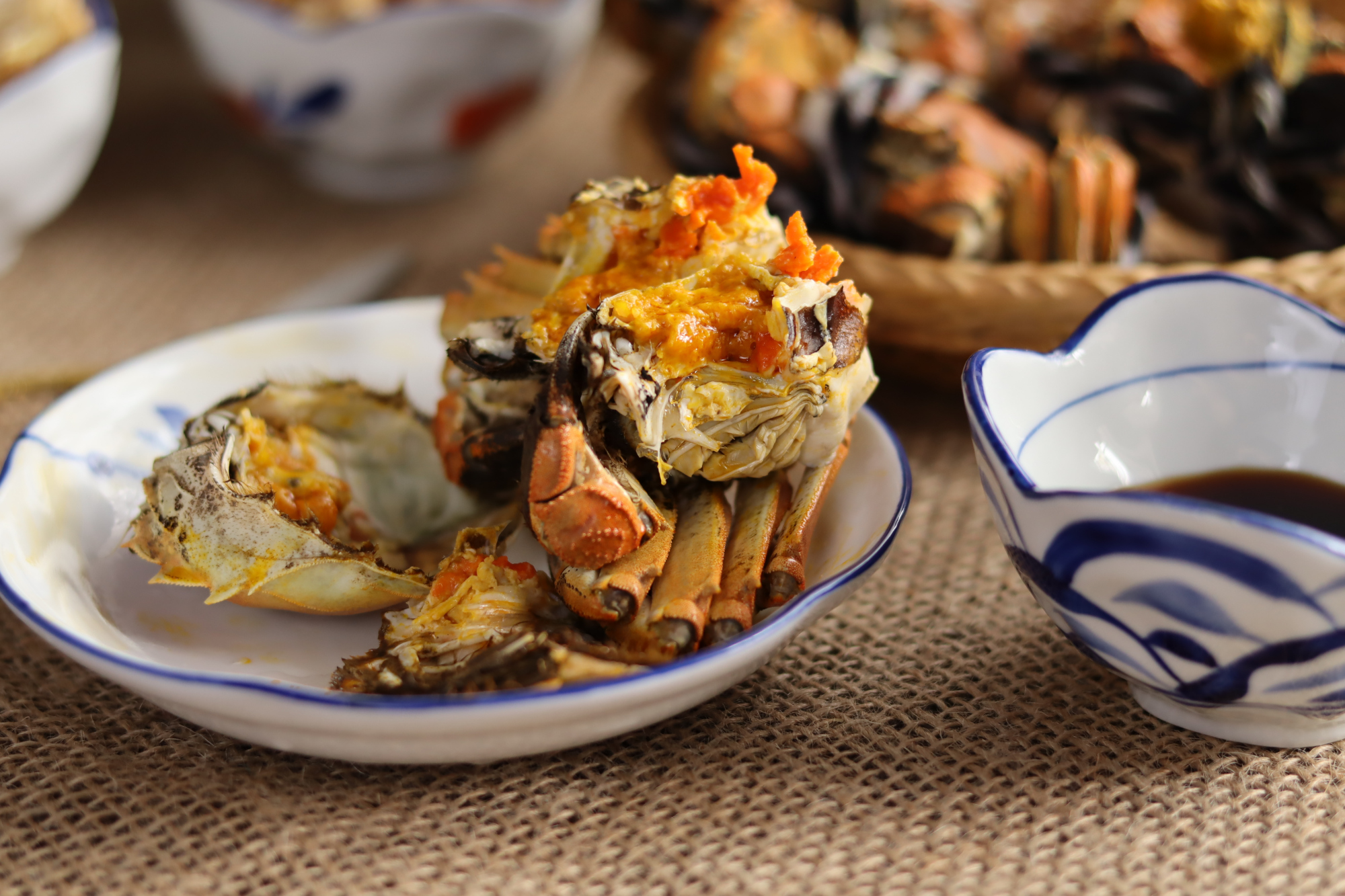 螃蟹用凉水蒸还是热水蒸,螃蟹蒸几分钟正好