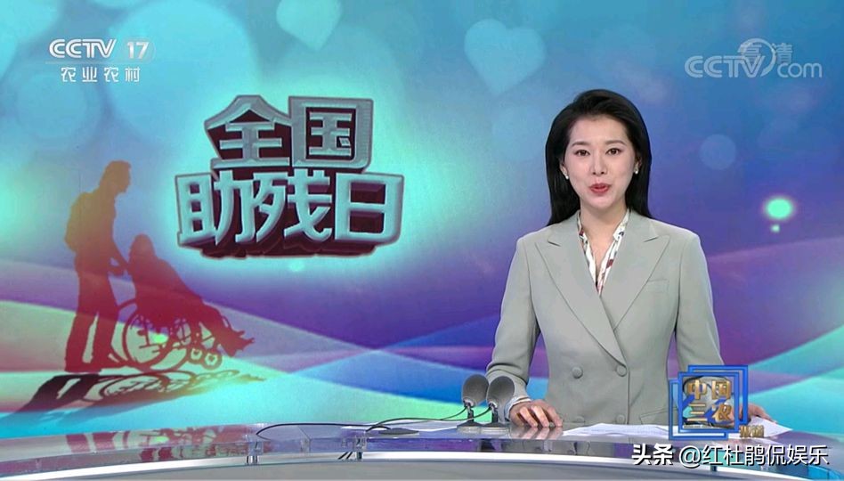 央视主持人大赛刘仲萌视频,主持人刘仲萌出场