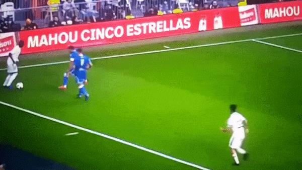 维尼修斯学内马尔彩虹过人羞辱对手，谁知失败反出丑！