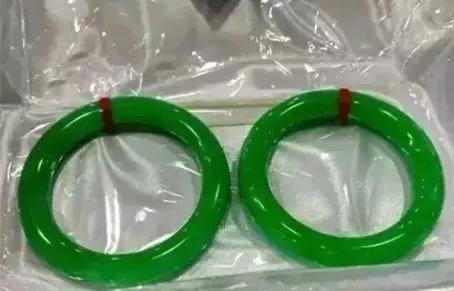 怎么买玉镯才能不会被坑,你的翡翠手镯买亏了吗