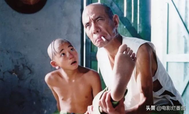 “我们都是小把戏”，这部92年神作，对成人世界的暗讽不输周星驰