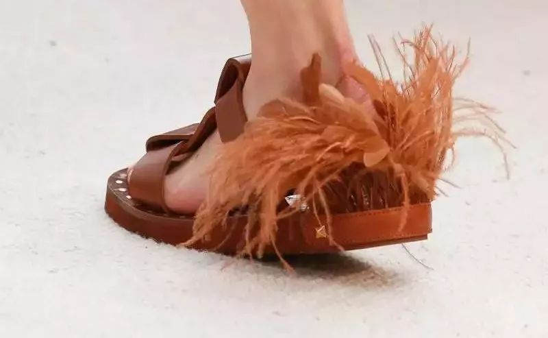 天气也太太太热了，这里有18双仙女拖让你美得不接地气！