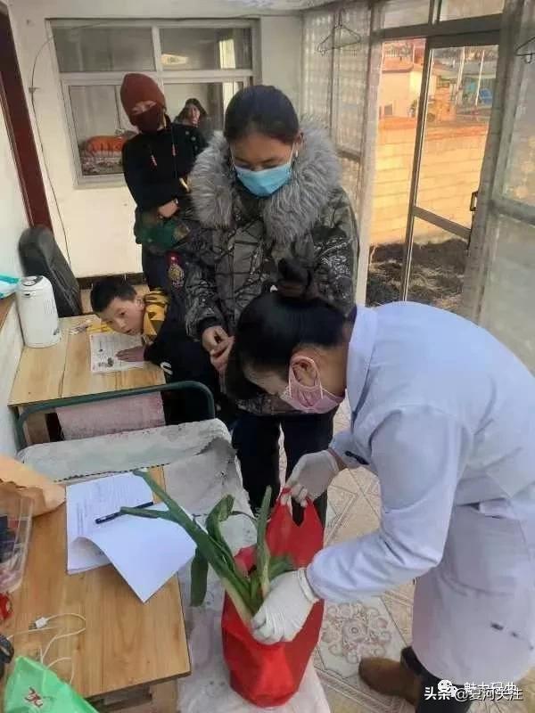 党员争当采购员为民服务 (党员变身采购员关爱服务送上门)