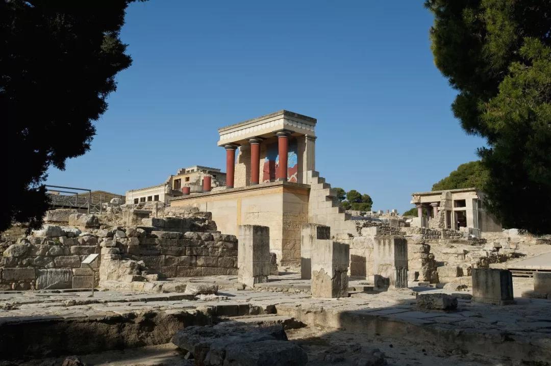 圣罗兰最经典的衣服,圣罗兰最经典款的衣服