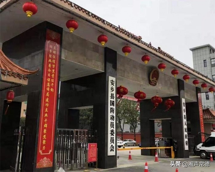 书写春联迎新春笔墨浓情送祝福,书写新篇章春联